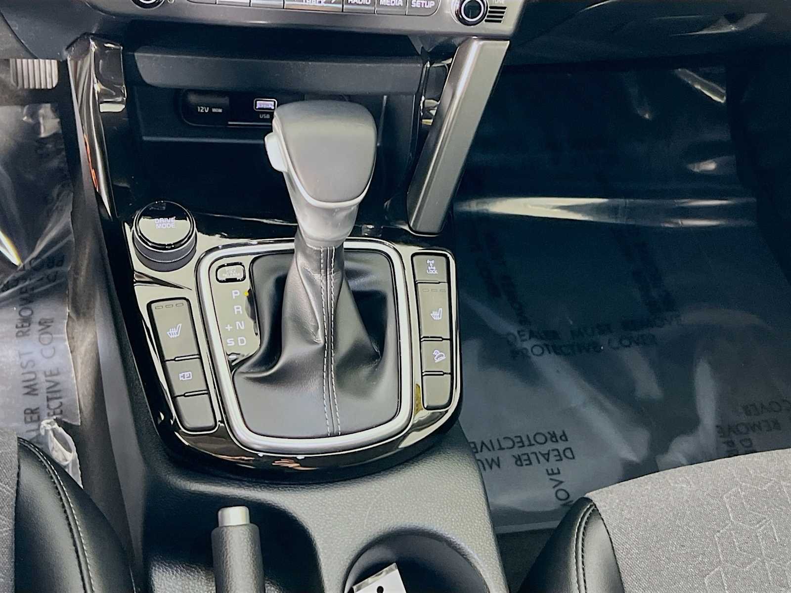 Used 2024 Clear White/Black Roof Kia X-Line image 17