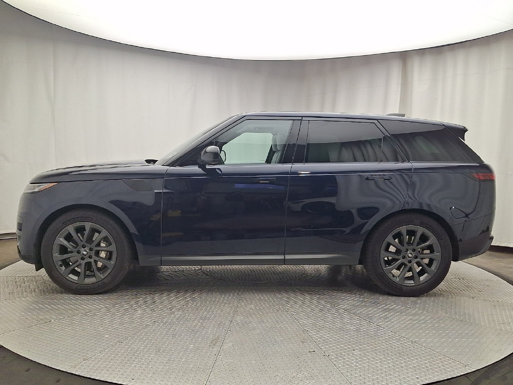 Used 2023  Land Rover SE image 7