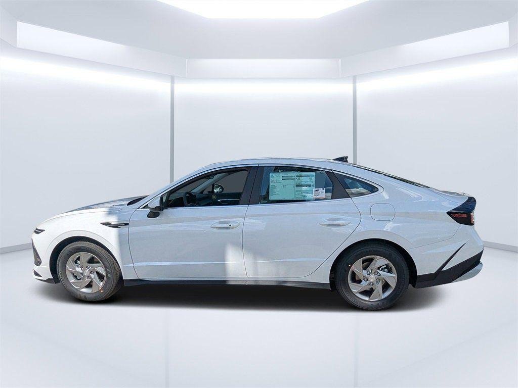 New 2026 White Hyundai SE image 6