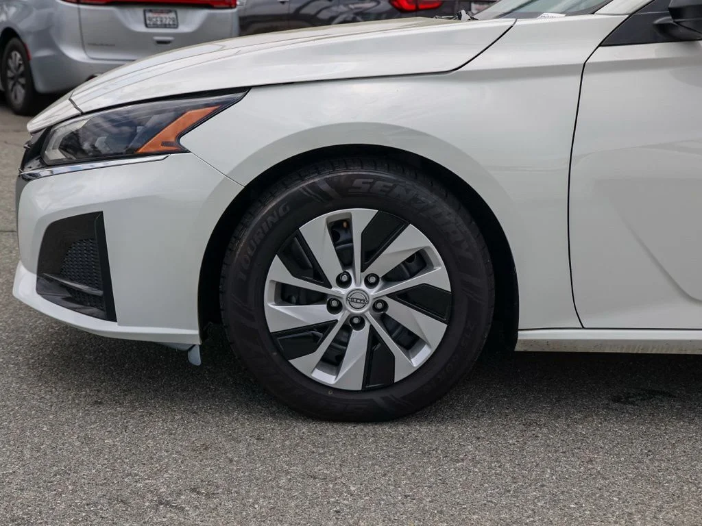 Used 2024 White Nissan 2.5 S image 10