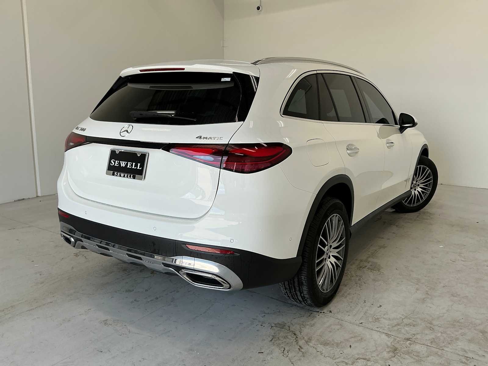 Certified Used 2026 Polar White Mercedes-Benz GLC 300 image 4