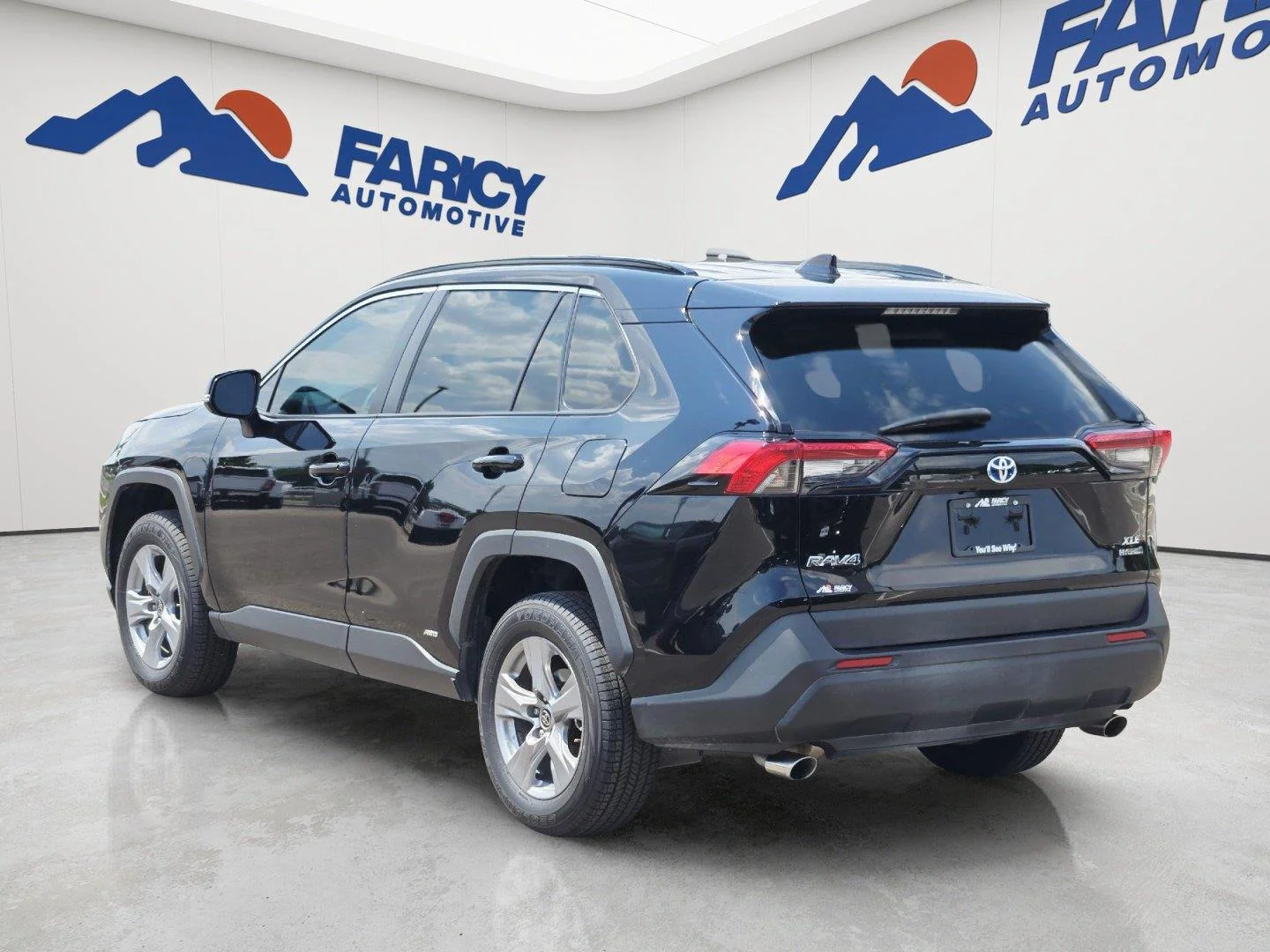 Used 2022 Midnight Black Metallic Toyota Hybrid XLE image 7