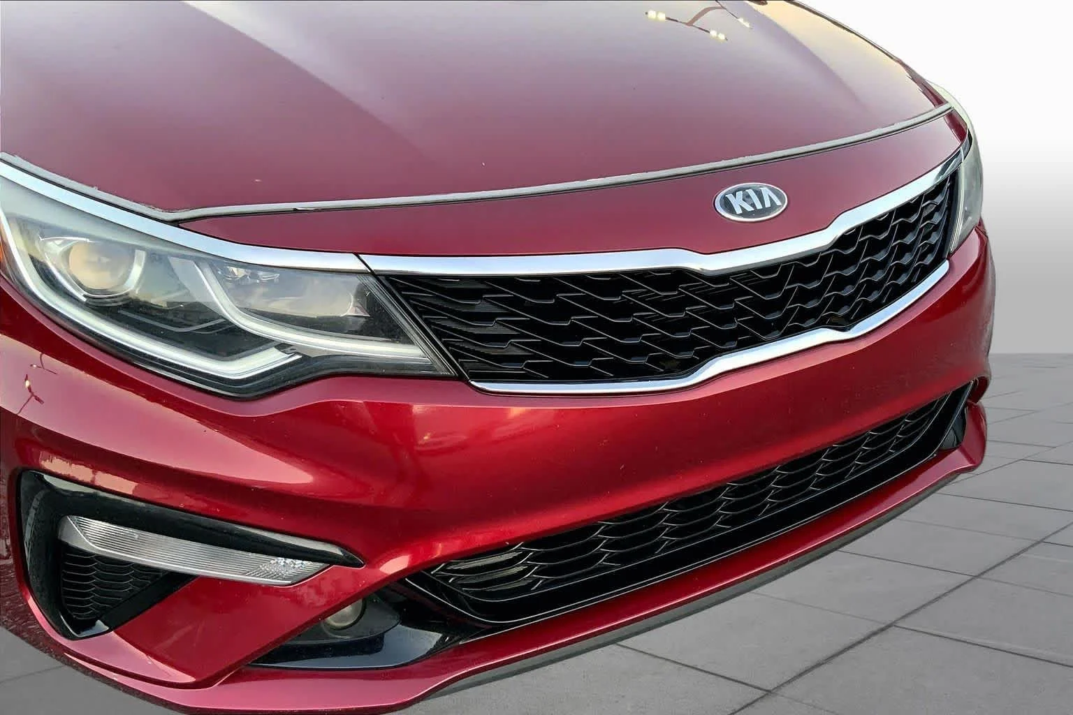 Used 2019 Passion Red Kia S image 26