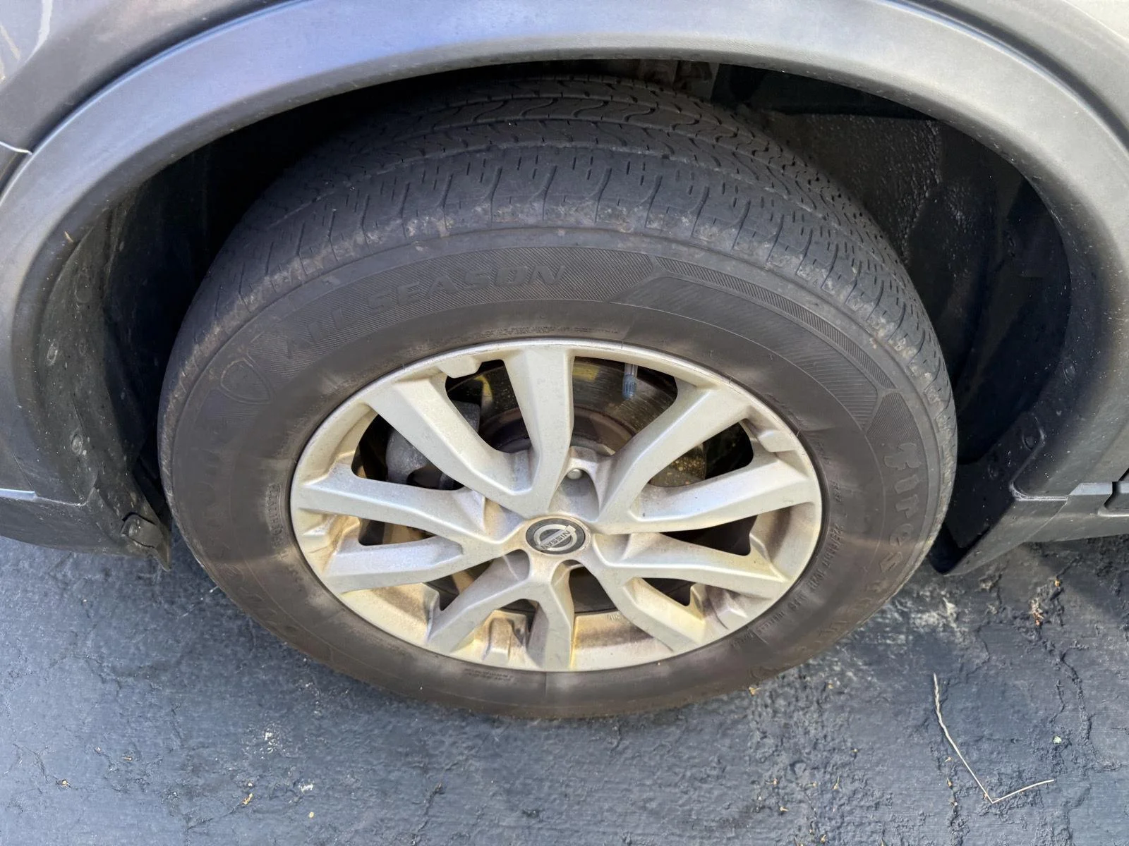 Used 2019 Gy Nissan SV image 4