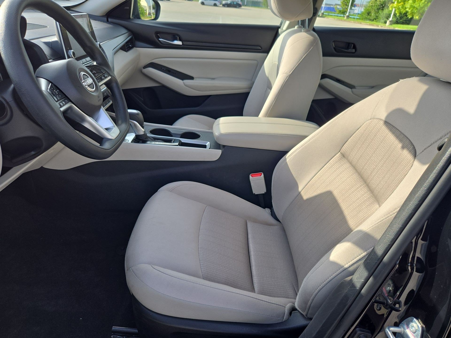 Used 2025 Super Black Nissan SV image 15