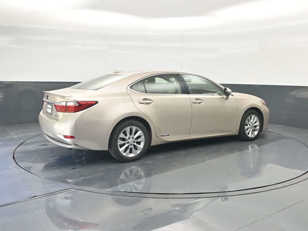 Used 2014 Beige Lexus 300h image 15