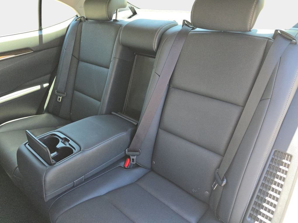 Used 2016 White Lexus 300h image 16