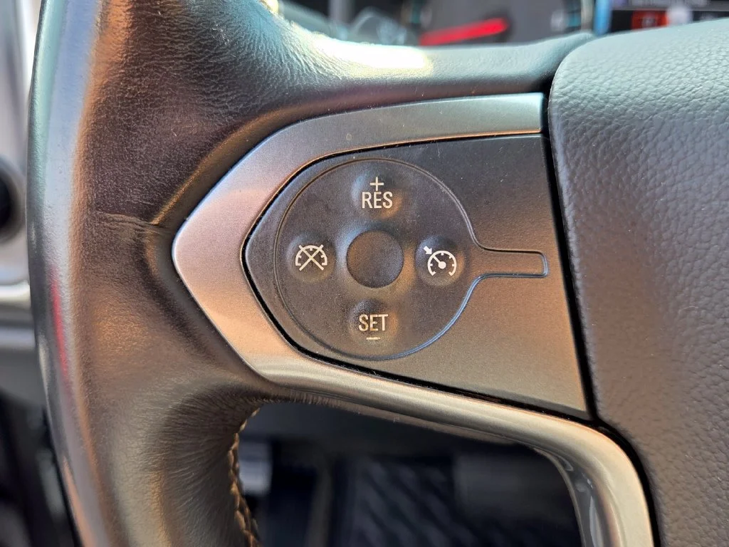 Used 2018 SUMMIT WHITE Chevrolet LT image 26