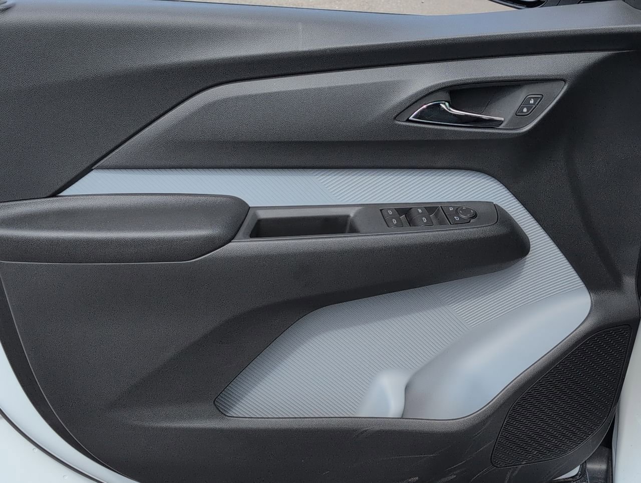 New 2027 Summit White Chevrolet LT image 20