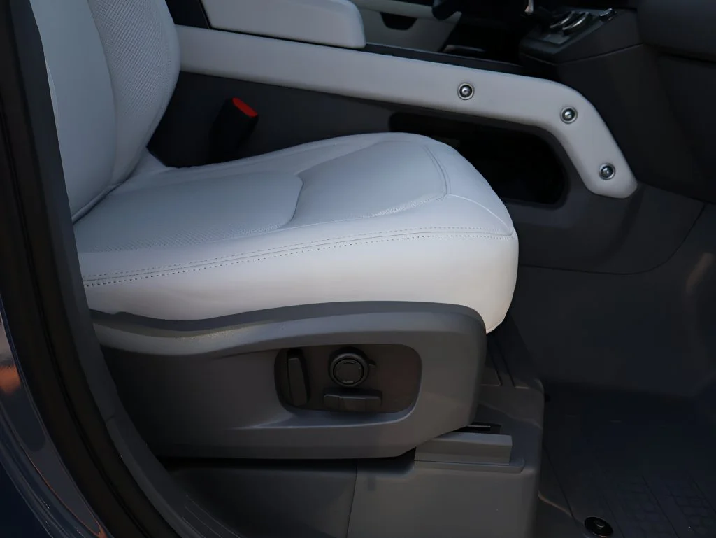 New 2026 Blue Land Rover X-Dynamic SE image 10