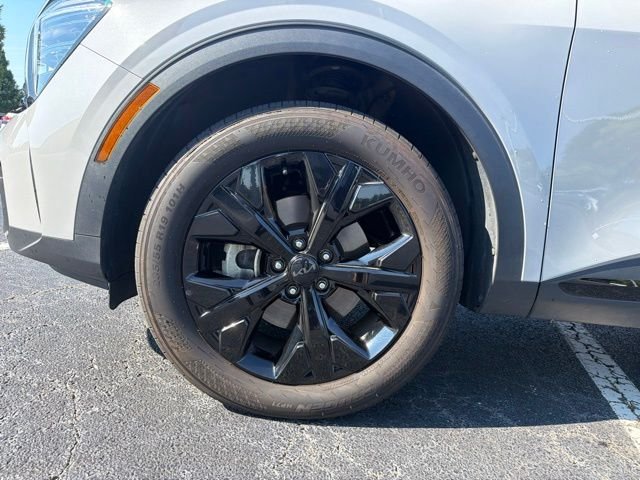 Used 2025 Wolf Gray Kia X-Line image 11