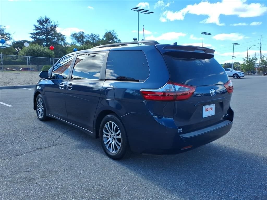 Used 2020 Beige Toyota XLE image 7