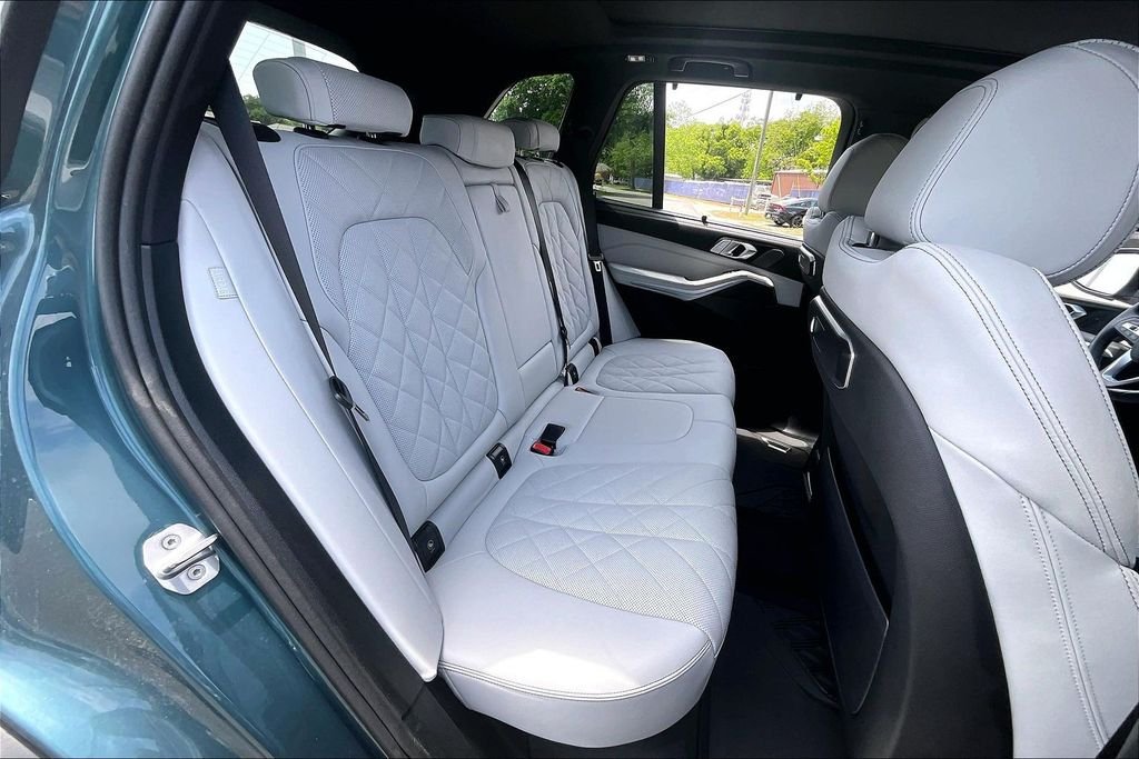 Used 2024 Blue BMW xDrive40i image 22