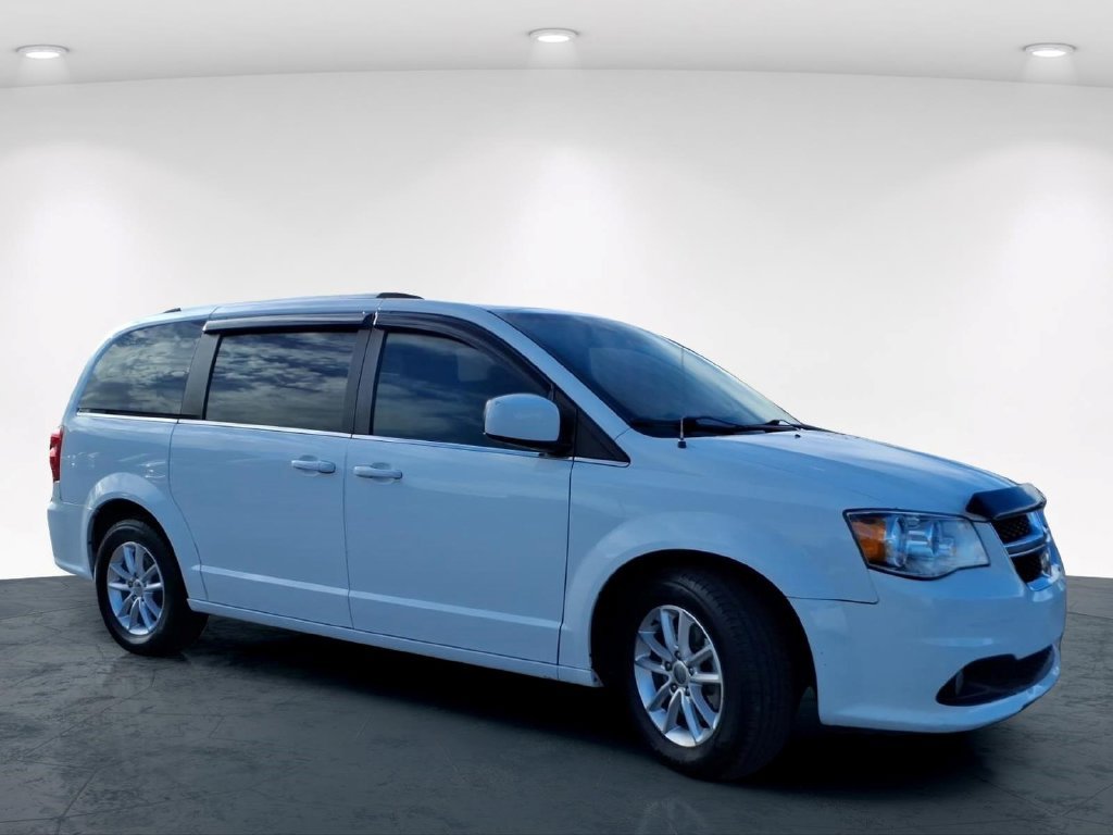 Used 2019 White Dodge SXT image 4