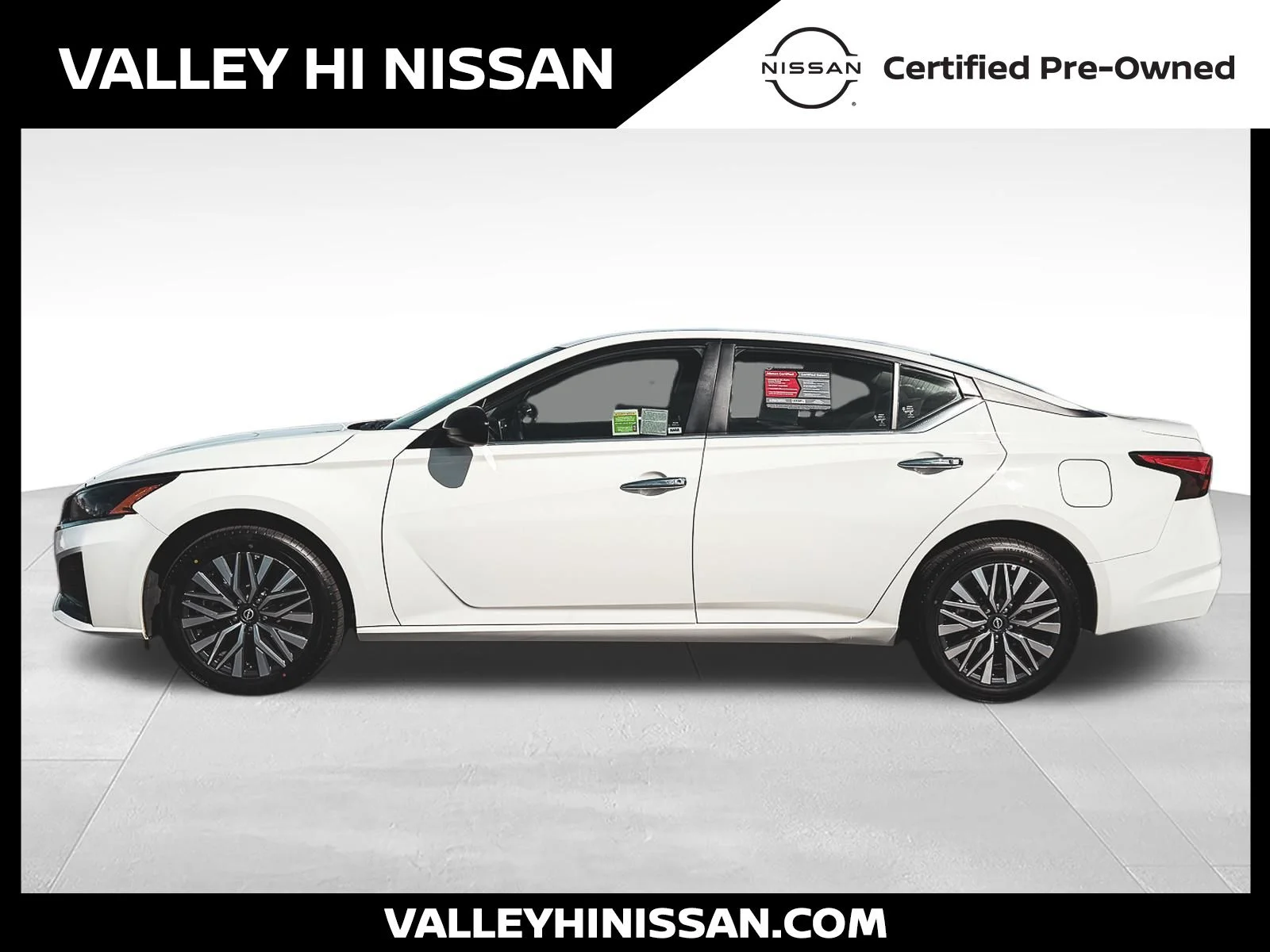 Used 2025 White Nissan 2.5 SV image 4