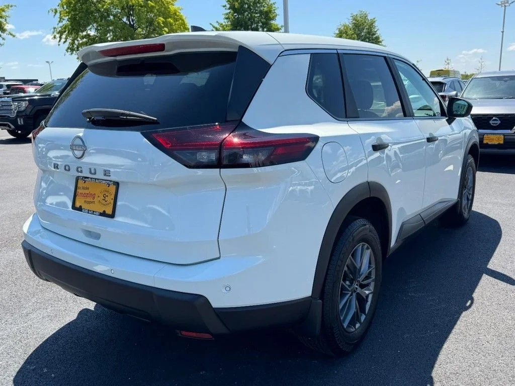 Certified Used 2025 White Nissan S image 3