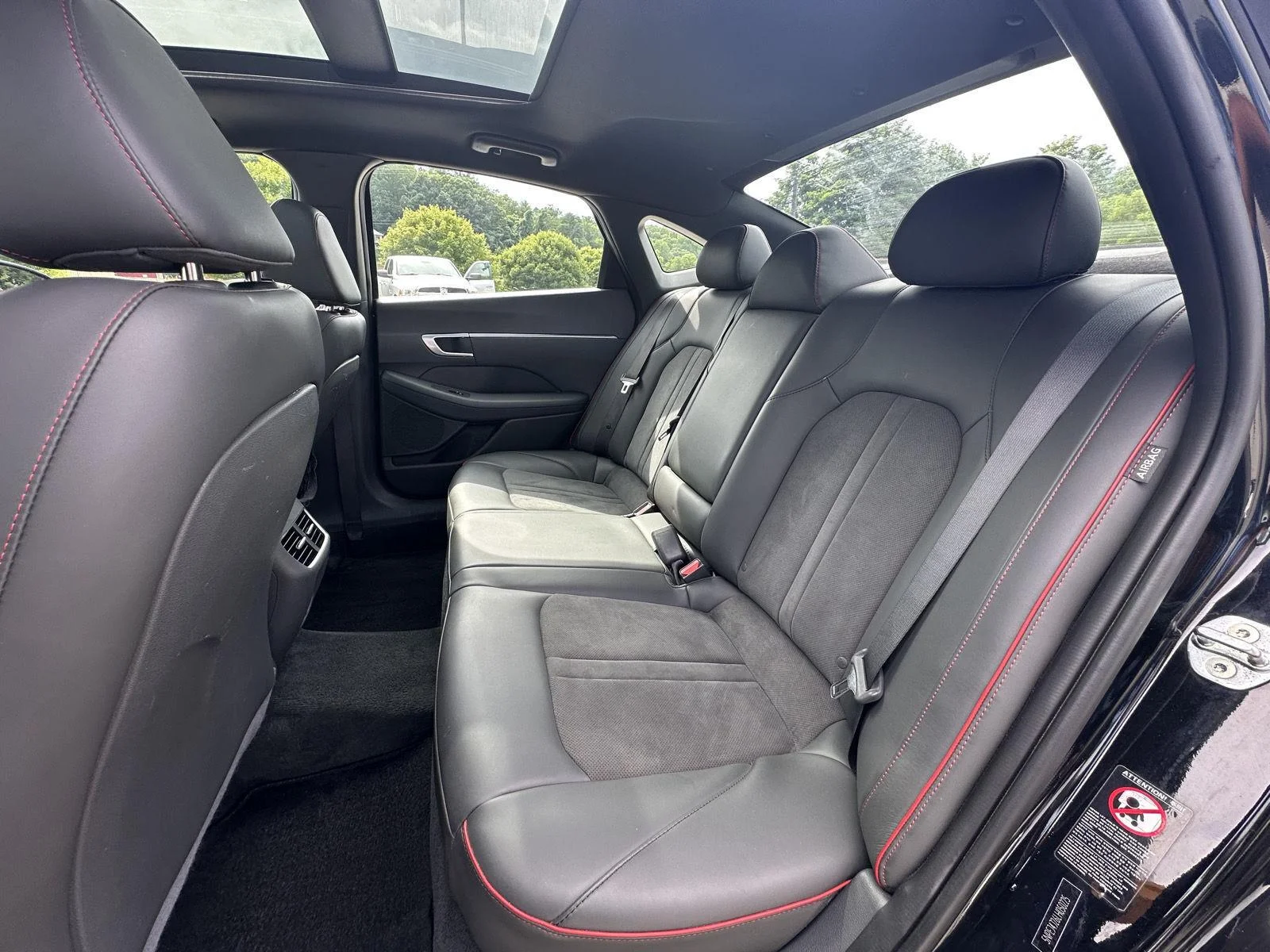 Used 2020 Phantom Black Hyundai SEL Plus image 11