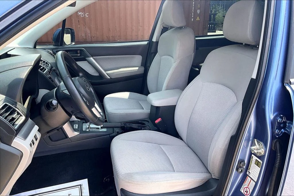 Used 2018 Blue Subaru 2.5i Premium image 24