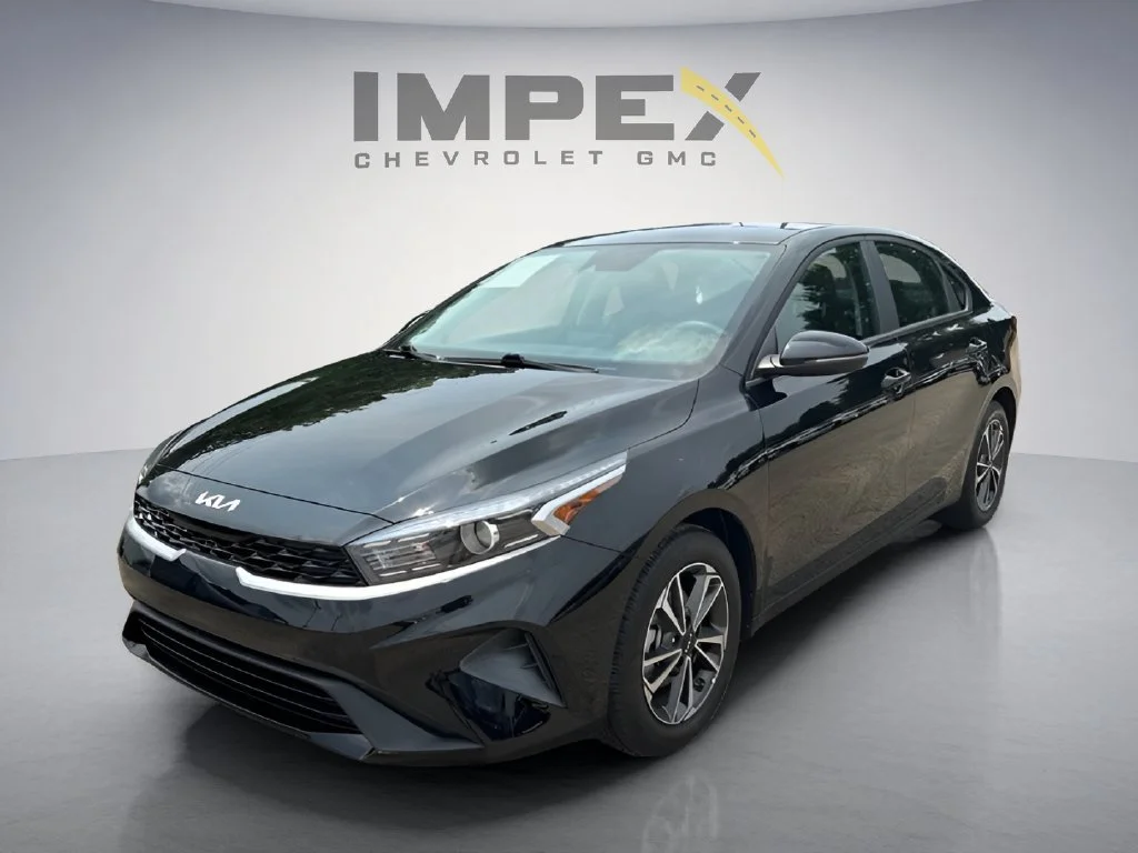 Used 2024  Kia LXS image 1