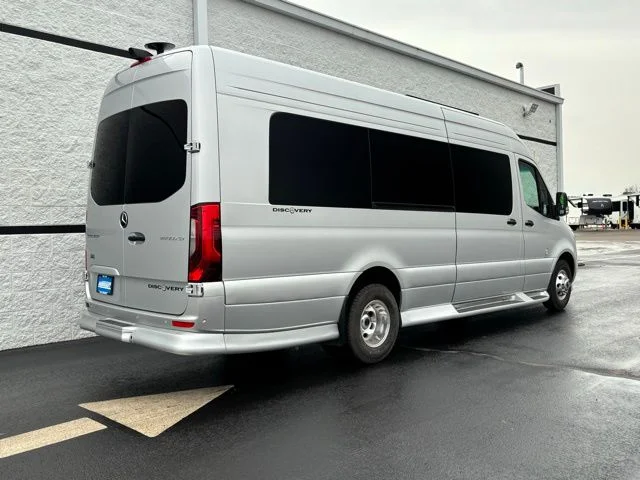 New 2026 Iridium Silver Mercedes-Benz Discovery Touring image 10