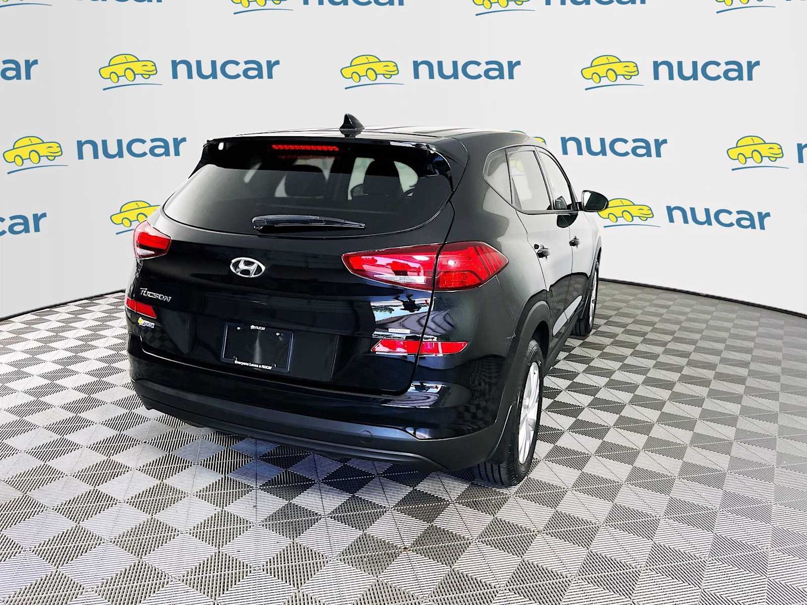 Used 2021 Black Noir Pearl Hyundai SE image 7