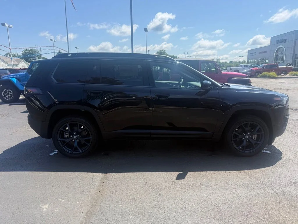 New 2026 Diamond Black Crystal Pearl-Coat Exterior Paint Jeep  image 2