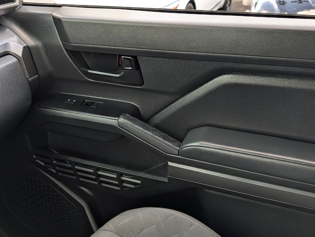 2025 Toyota Tacoma SR5 - Photo 22