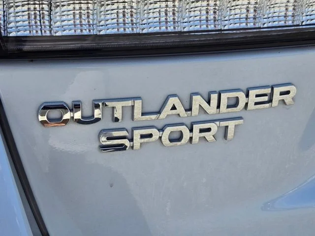 Used 2024 White Mitsubishi  image 16