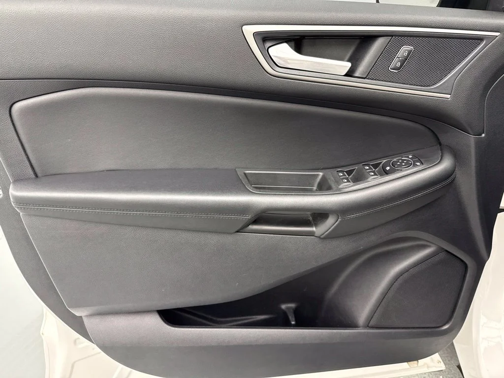 2022 Ford Edge SEL SUV Slide 17