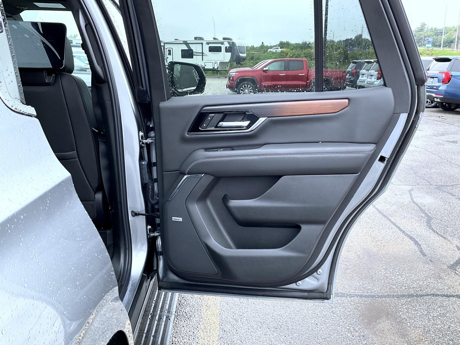 2026 GMC Yukon Denali - Photo 17