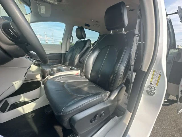 Used 2022 White Chrysler Touring L image 13