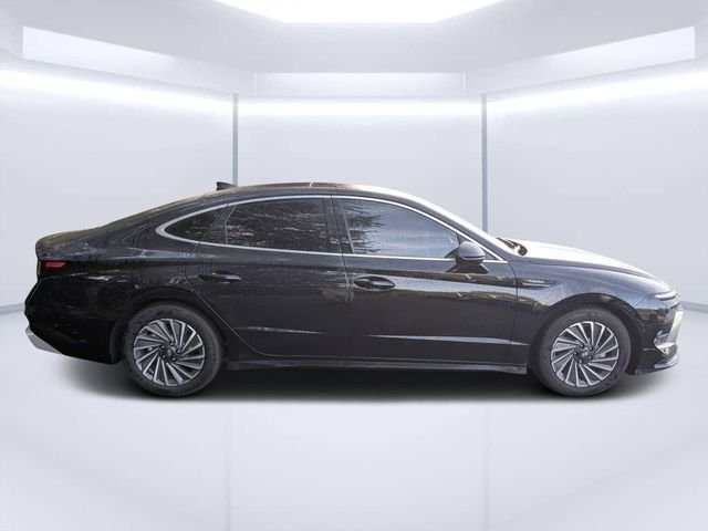 Used 2025 Black Hyundai Limited image 2