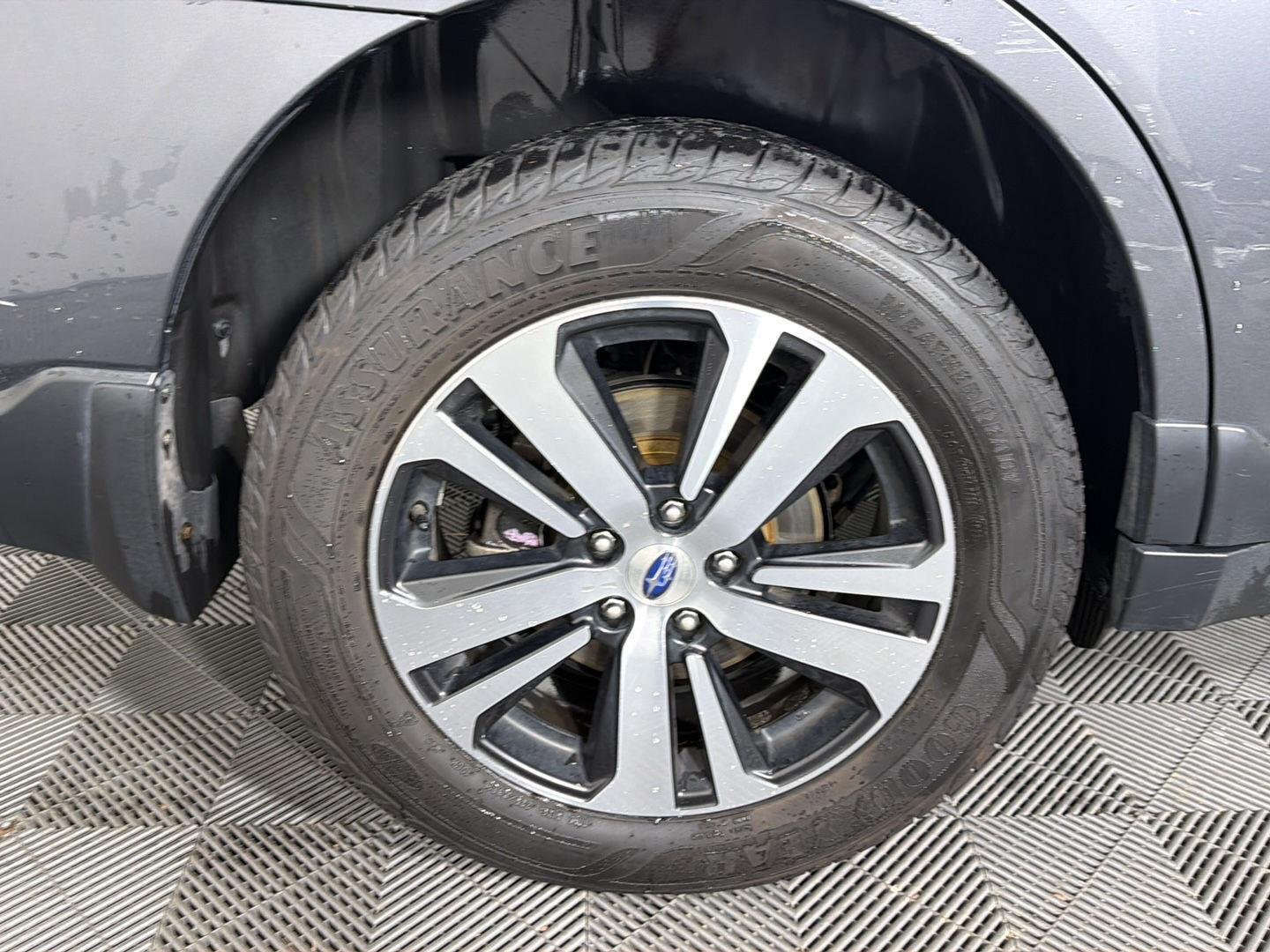 Used 2018 Magnetite Gray Metallic Subaru Limited image 5