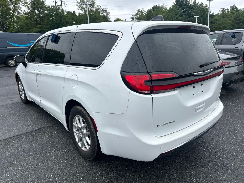 Used 2023 White Chrysler Touring L image 6