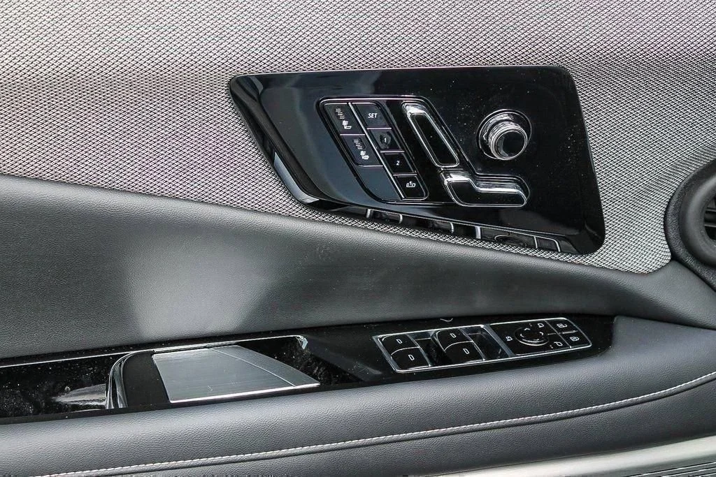 2025 Cadillac OPTIQ Sport 1 - Photo 24