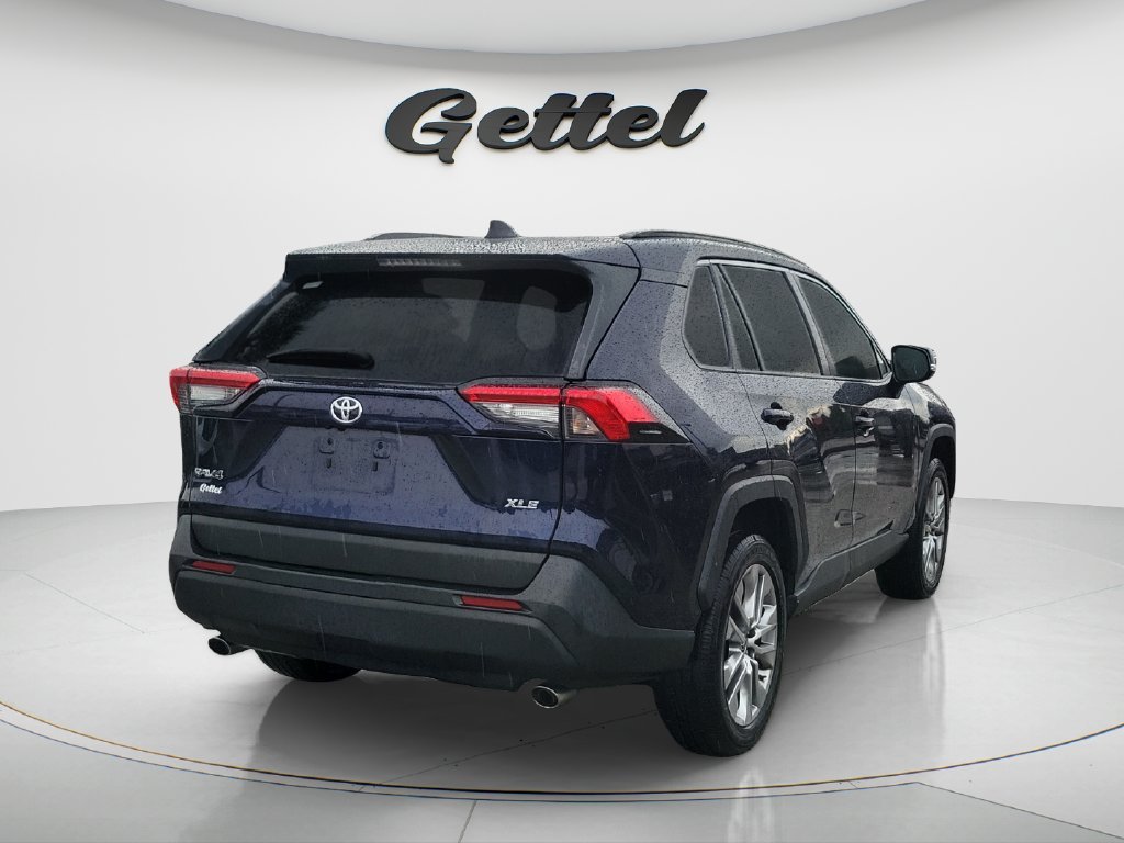 Certified Used 2022  Toyota XLE Premium image 5