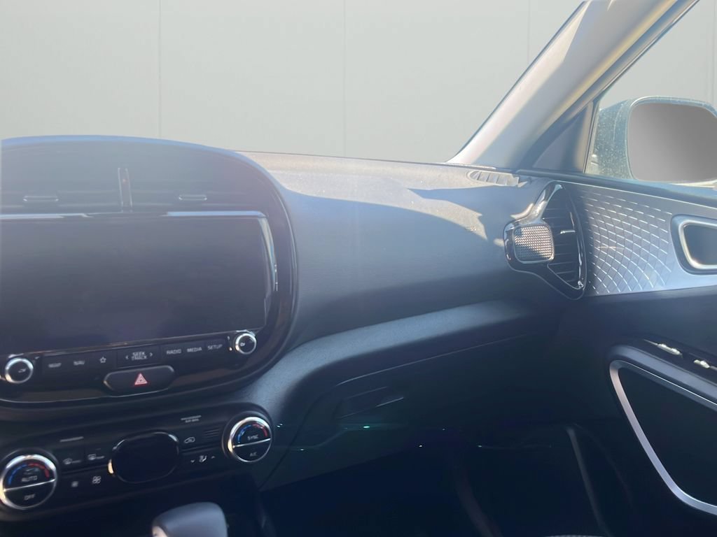2023 Kia Soul S - Photo 22