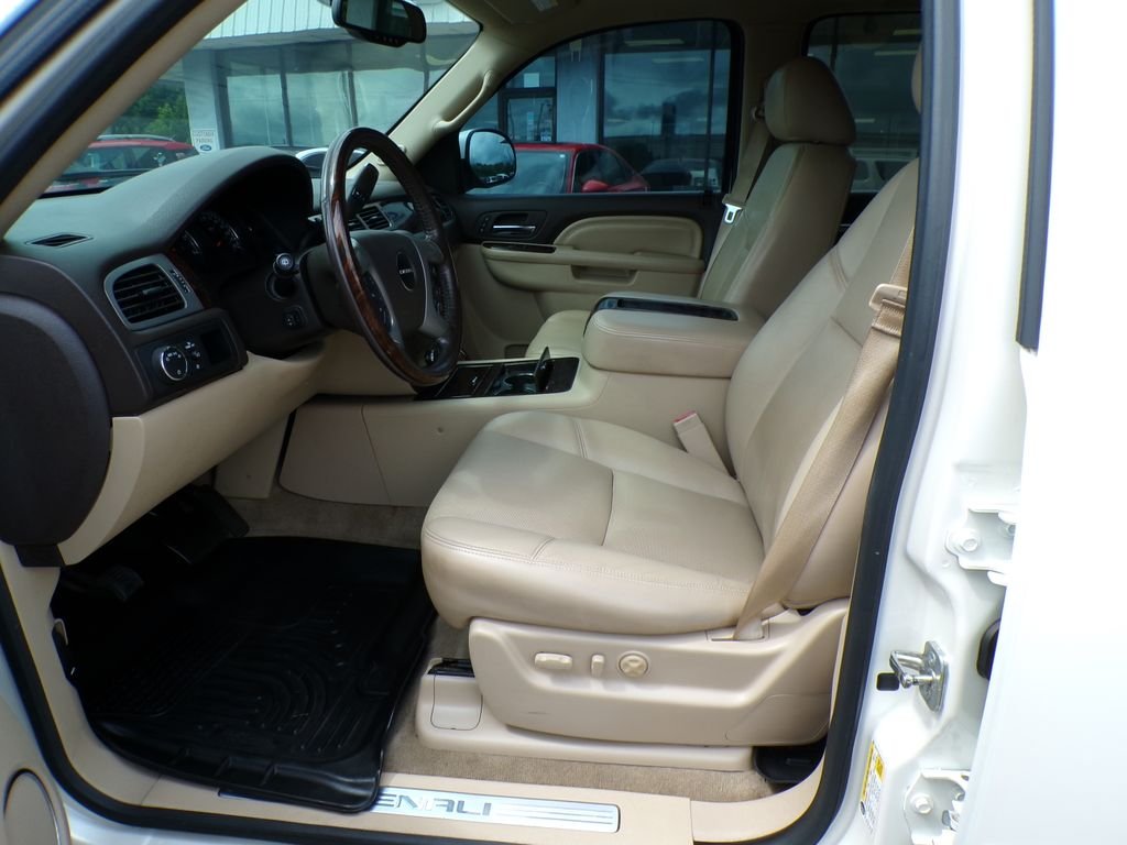 Used 2013 White Diamond Clearcoat GMC Denali image 11
