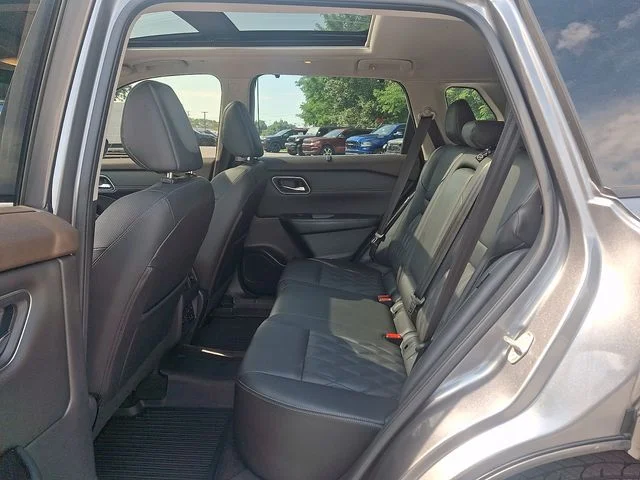 Used 2023 Gray Nissan Platinum image 10