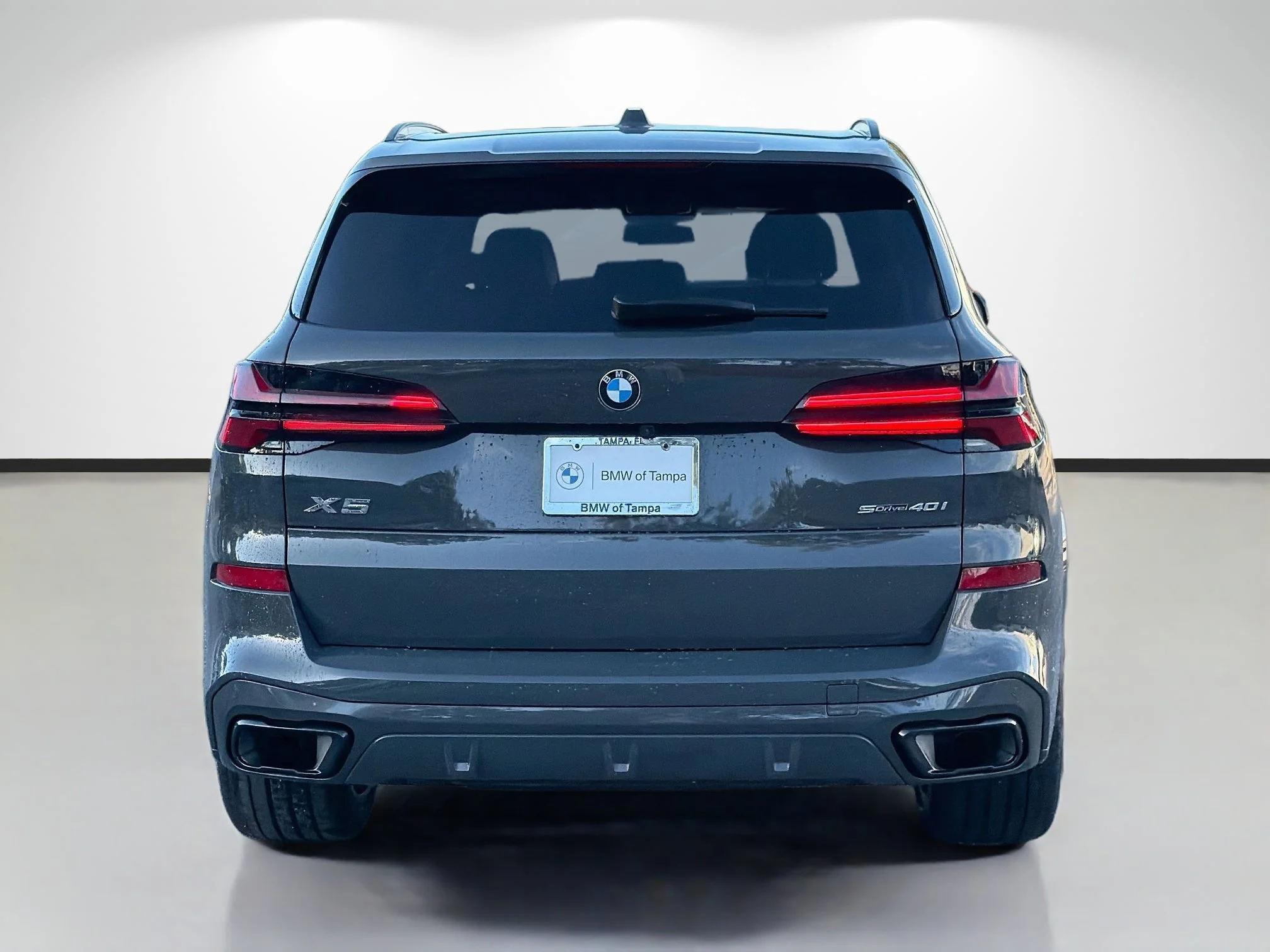 Used 2024 Dravit Grey Metallic BMW sDrive40i image 4