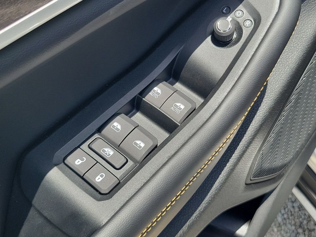 New 2026 Silver Zynith Exterior Paint Jeep  image 17