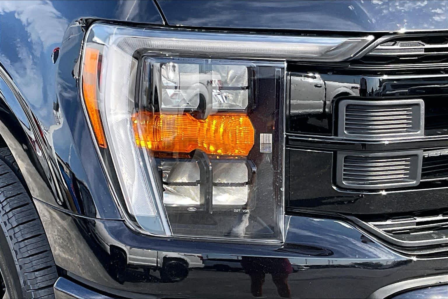 Used 2023 Agate Black Metallic Ford XLT image 25