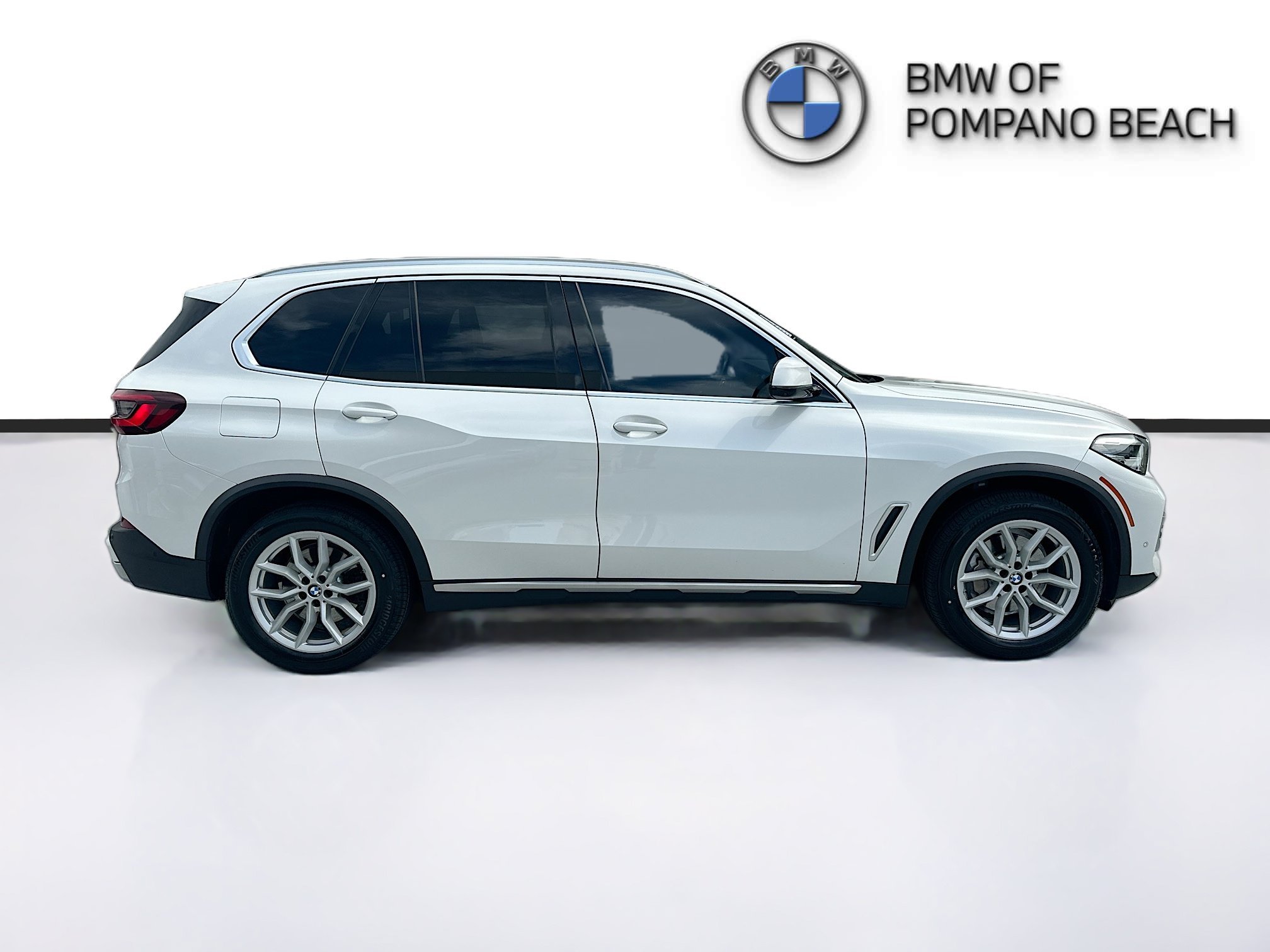 Certified Used 2023 Mineral White Metallic BMW xDrive40i image 8