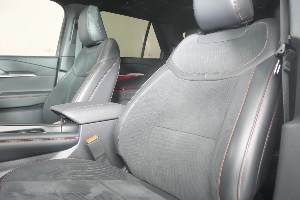 Used 2025 White Metallic Ford ST image 11