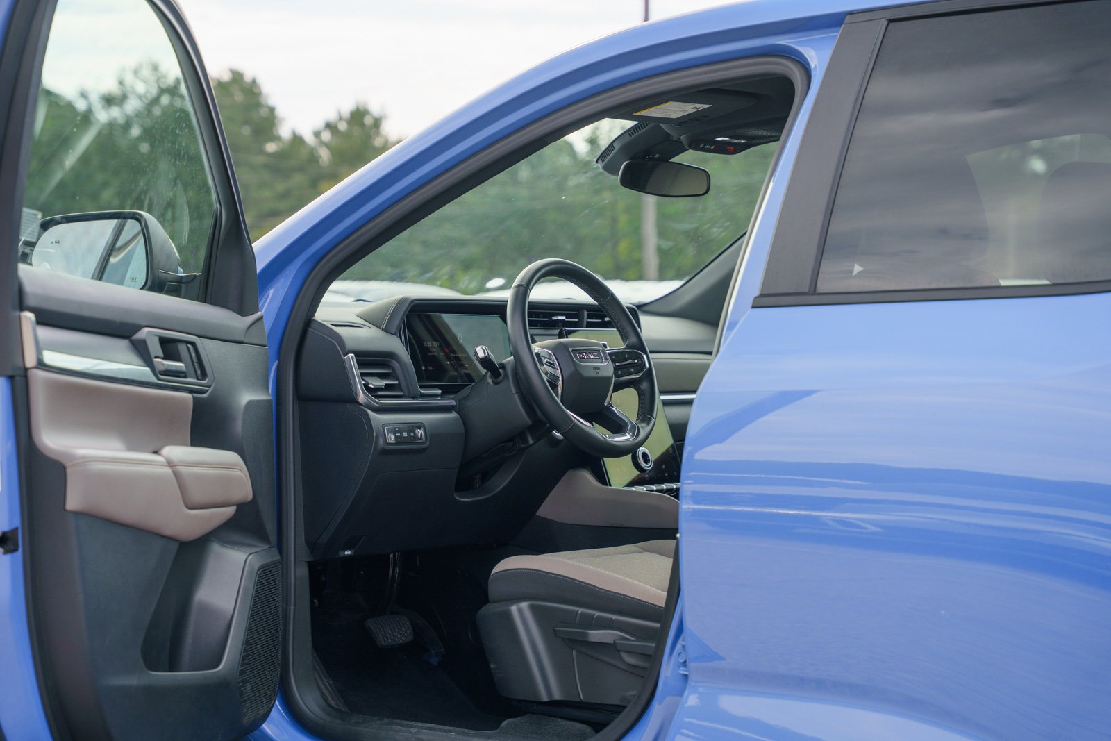 Used 2026 Blue GMC Elevation image 18