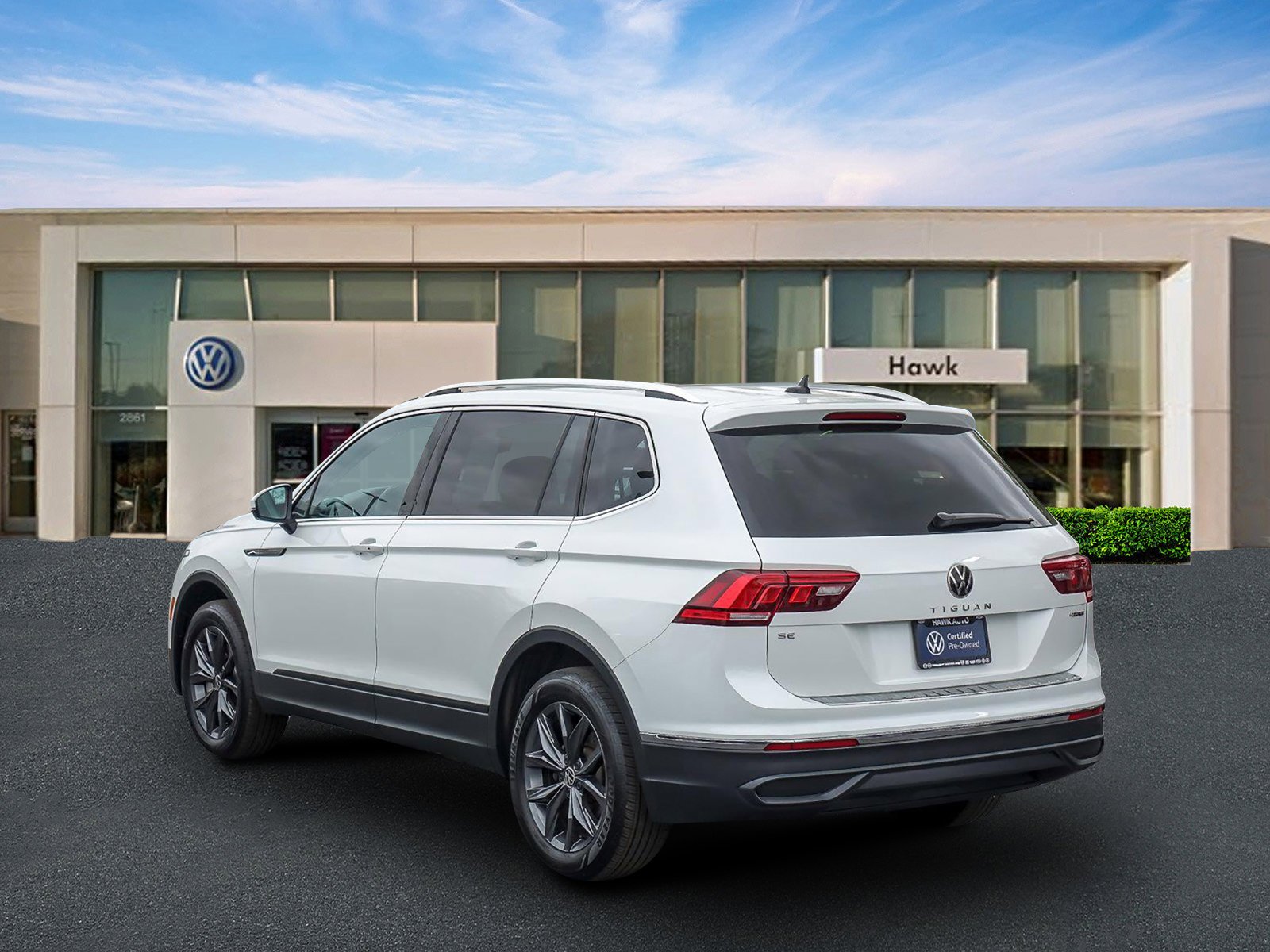 Used 2023 Opal White Pearl Volkswagen SE image 5