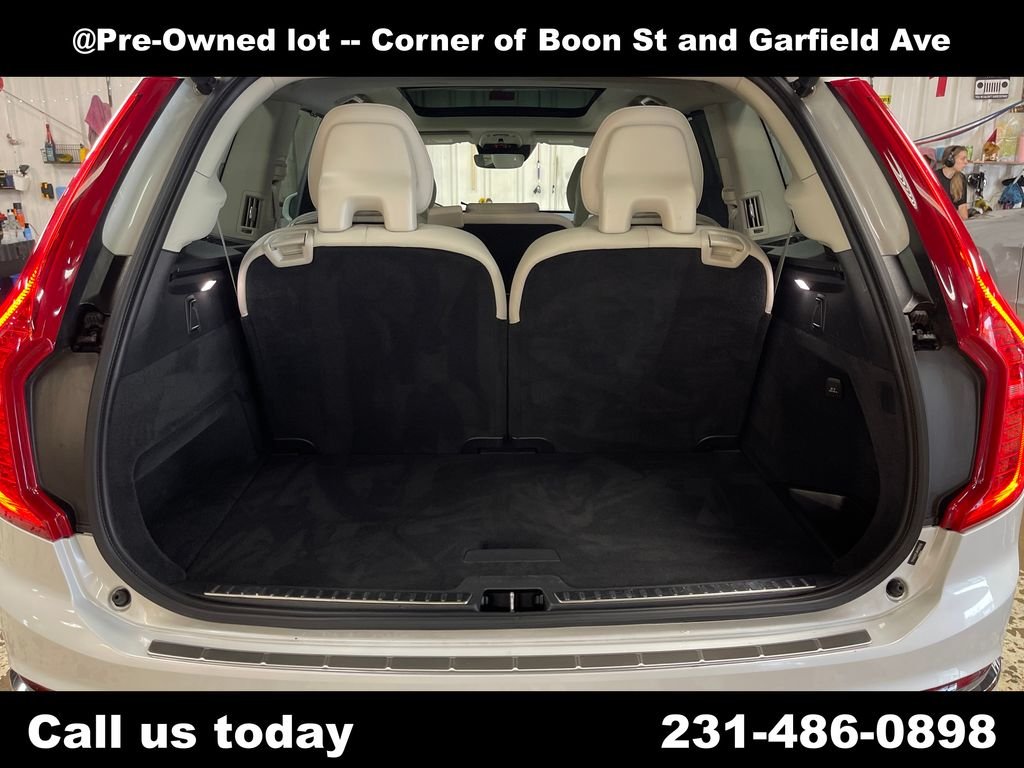 Used 2021 White Volvo T6 Inscription image 21