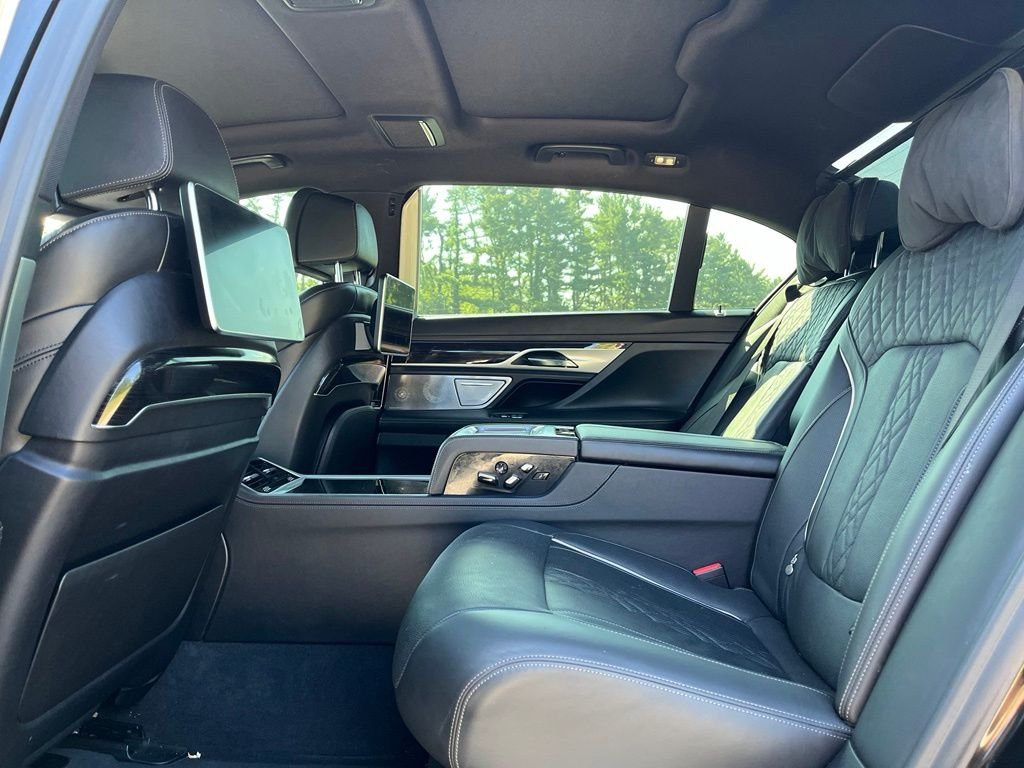Used 2019 Black Sapphire Metallic BMW 750i xDrive image 25