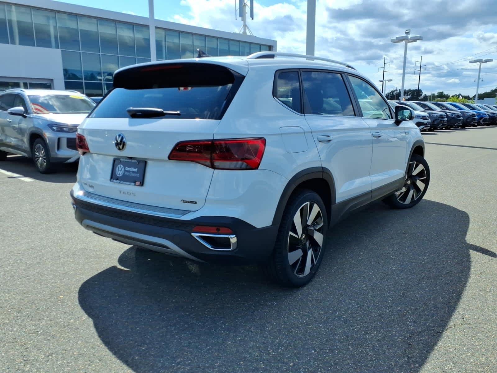 Certified Used 2024 Pure White Volkswagen SEL image 5