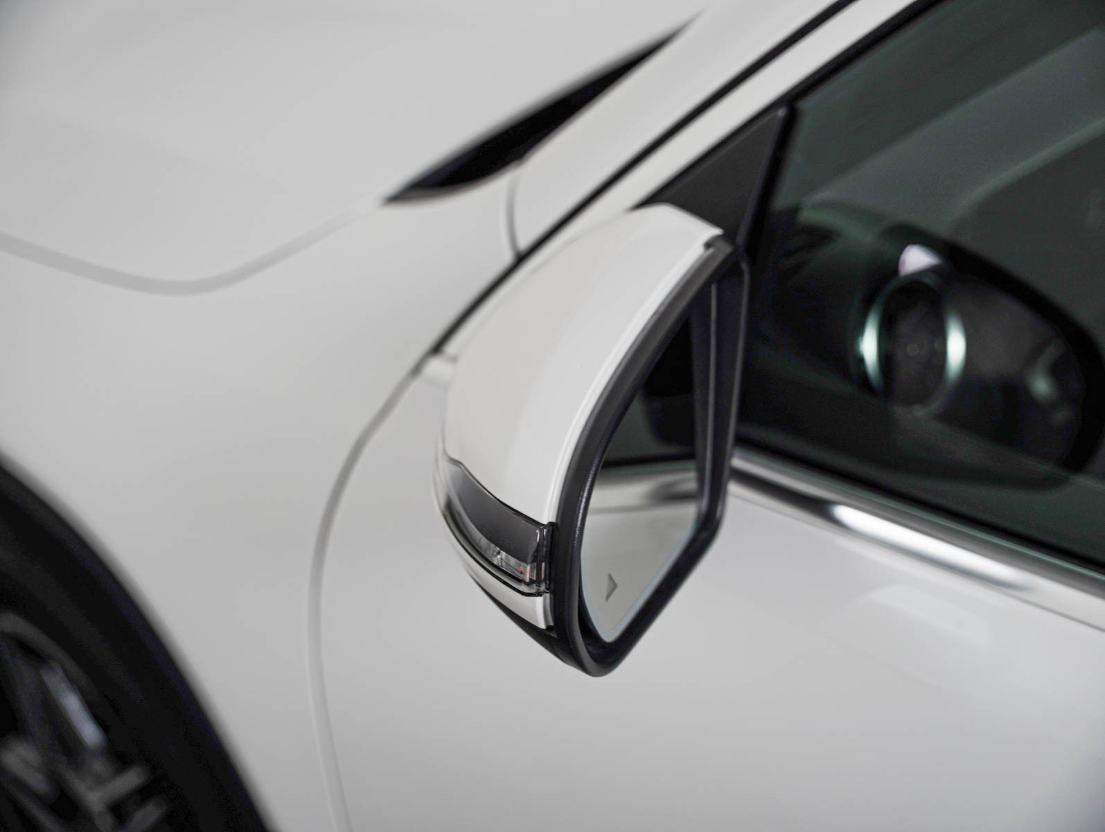 New 2026 Polar White Mercedes-Benz GLB 250 image 22